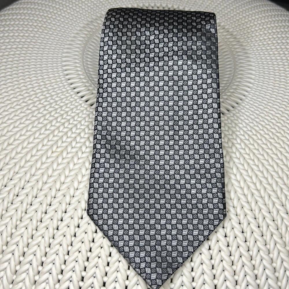 Kenneth Cole Tie - Picture 2 of 6